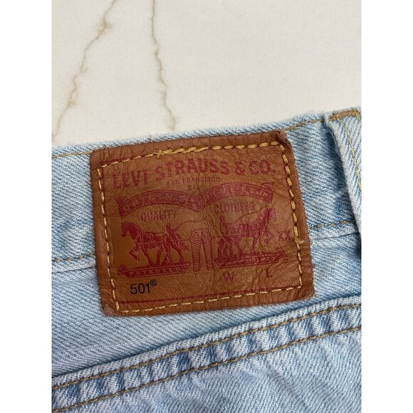 Levi's 501 Women's Light Wash Denim Cut Off Distressed Button Fly Shorts 32 - Picture 4 of 6